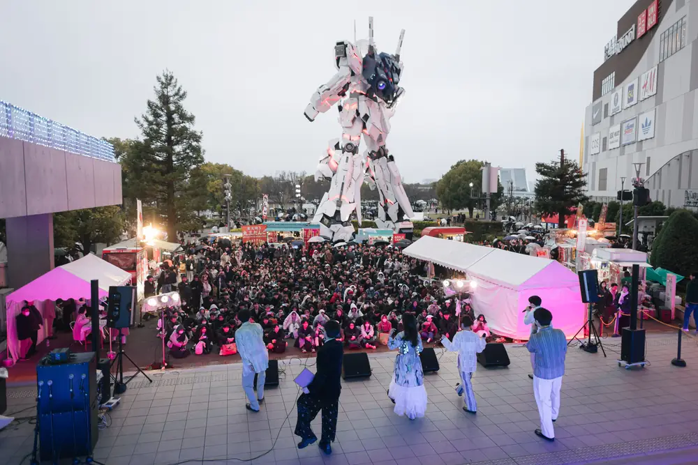 50Fes2026 ユニコーンガンダム前のステージと観客